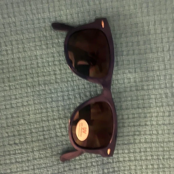 Blue Foldable Sunglasses with UV Protection - Picture 3 of 6